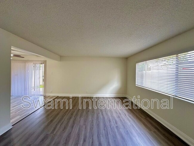 Building Photo - 25530 1/2 Oak St.