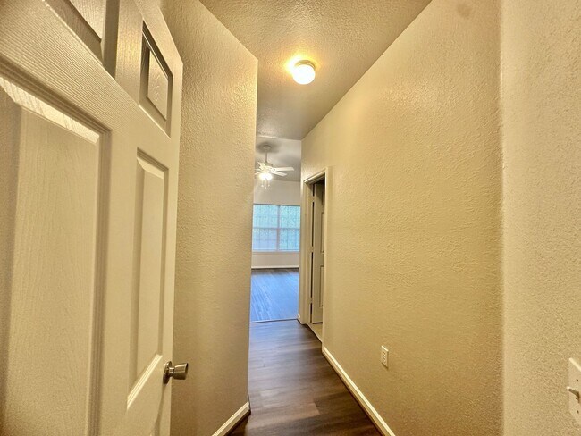 Building Photo - Stylish 2 bed, 2.5 Bath Condo in Magnolia Place | Private Garage | $1,550.00