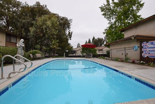 Building Photo - 1940 Los Feliz Dr