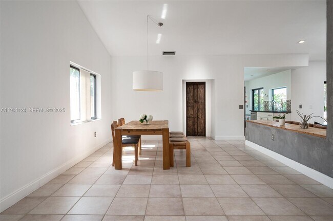 Building Photo - 511 SW 168th Ave