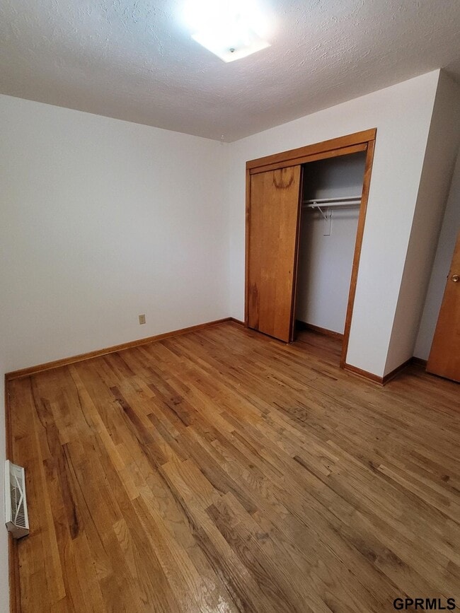 Building Photo - 2216 Lincoln Ave