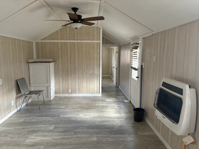 Building Photo - 2410 N Hwy 25 W