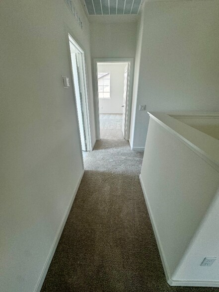 Building Photo - 16185 Lozano St