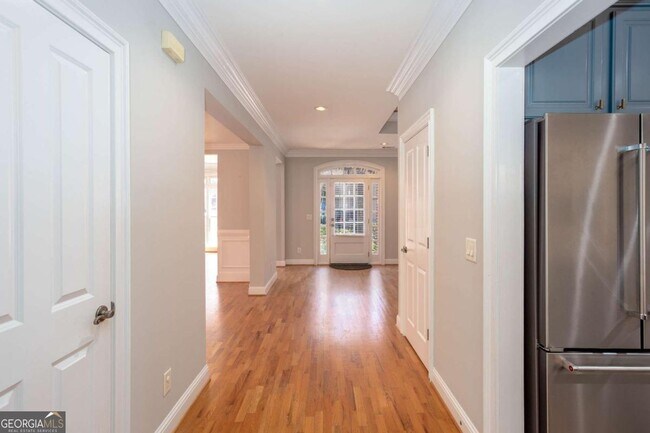 Building Photo - 3206 Windsor Lake Dr NE