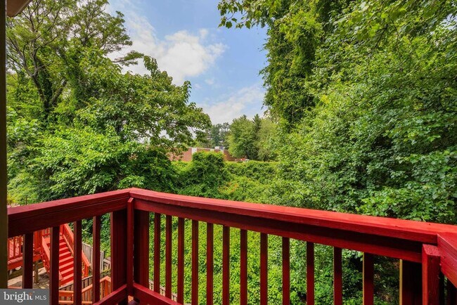 Building Photo - 2615 Chivalry Ct