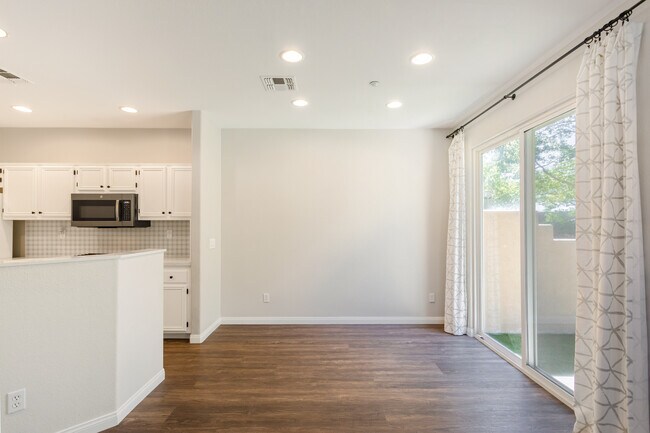 Building Photo - 6283 Citracado Cir