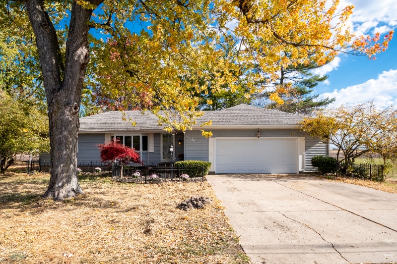 Building Photo - 418 N Trivoli Rd