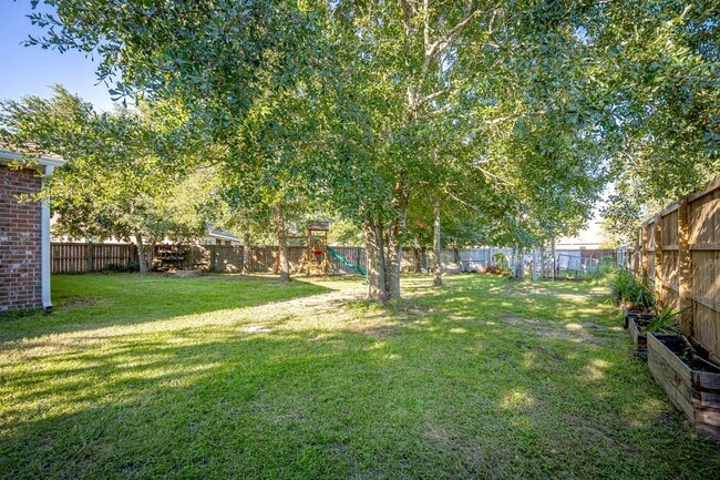 Building Photo - 1013 Silverbell Cv
