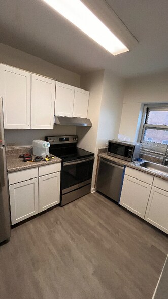 Primary Photo - 4950 N Marine Dr