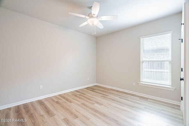 Building Photo - 202 Sparkling Meadows Ln