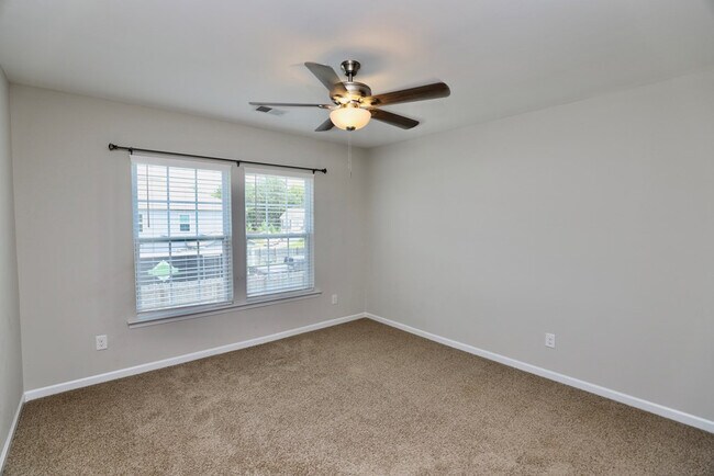 Building Photo - 3680 Moseley Dr
