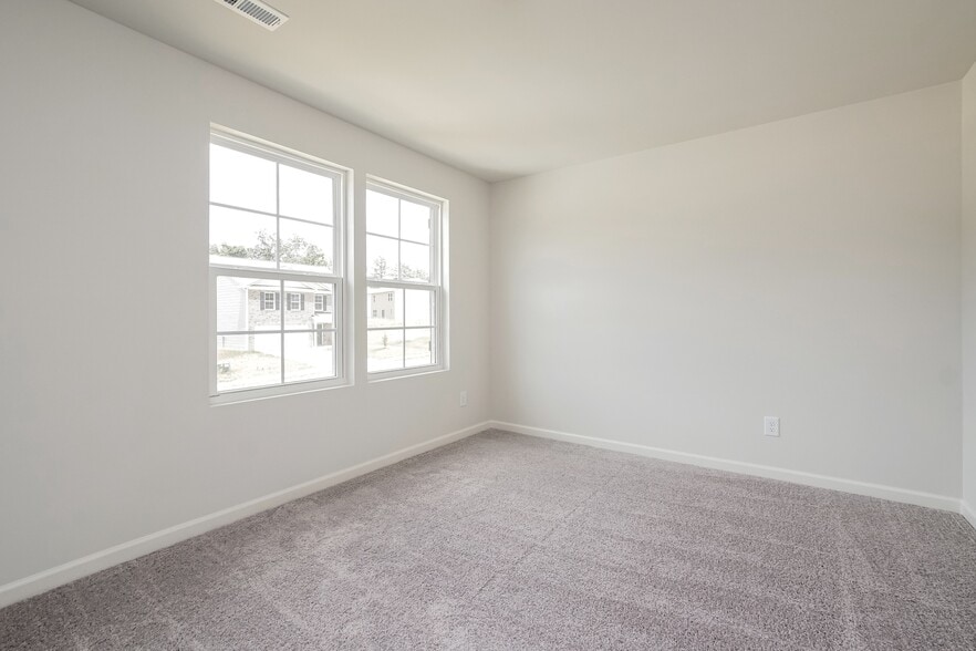 Building Photo - 1059 Manor Dr