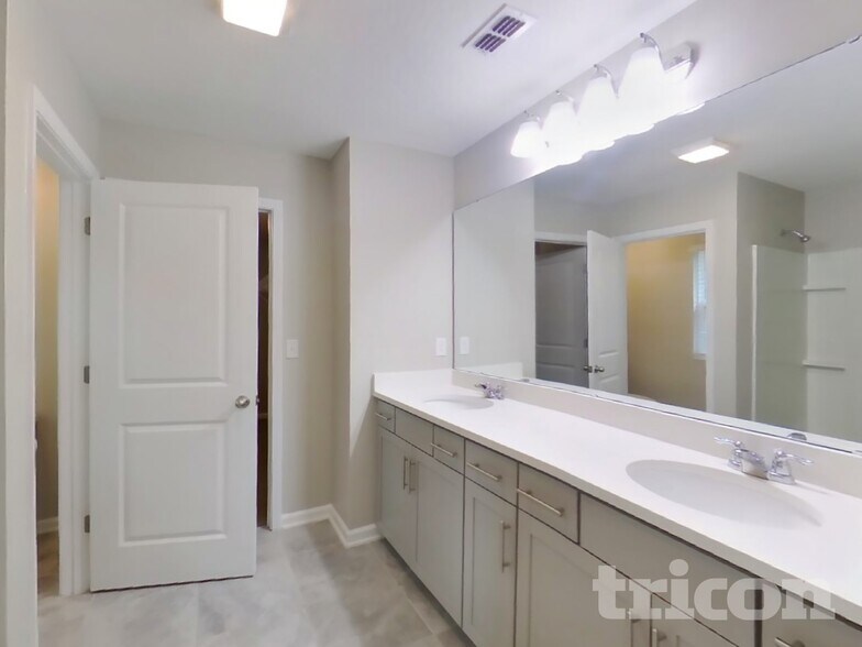 Building Photo - 2035 Dutton Island Oaks Wy