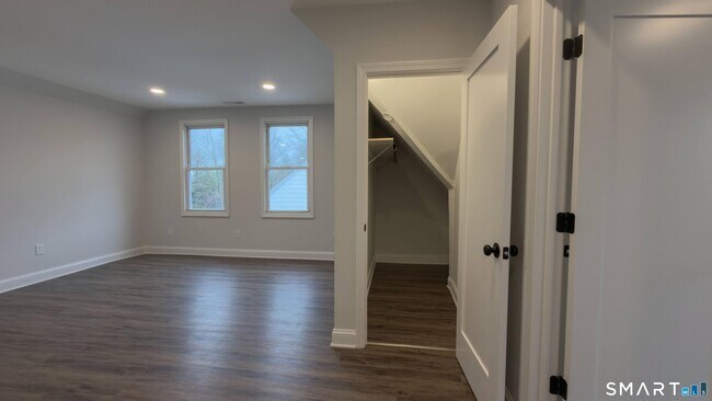 Building Photo - 43 W Prospect St