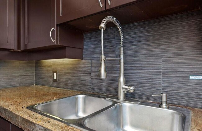 Building Photo - 1240 India St