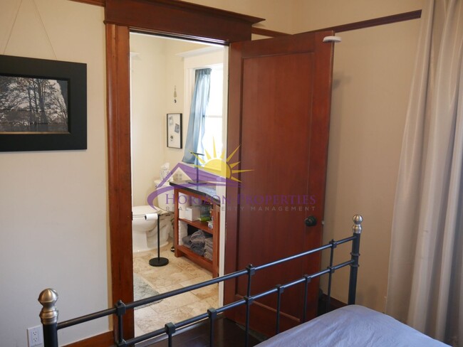 Building Photo - Unique 3 Bed 2 Bath 1,359 Sq. Ft. Midtown ...