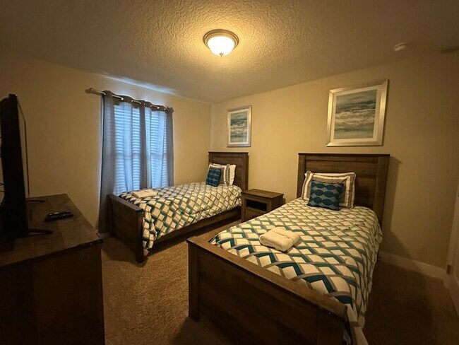 Building Photo - 5299 Wildwood Wy
