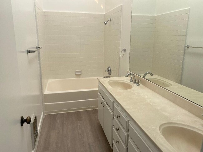 Building Photo - 640 Portofino Ln