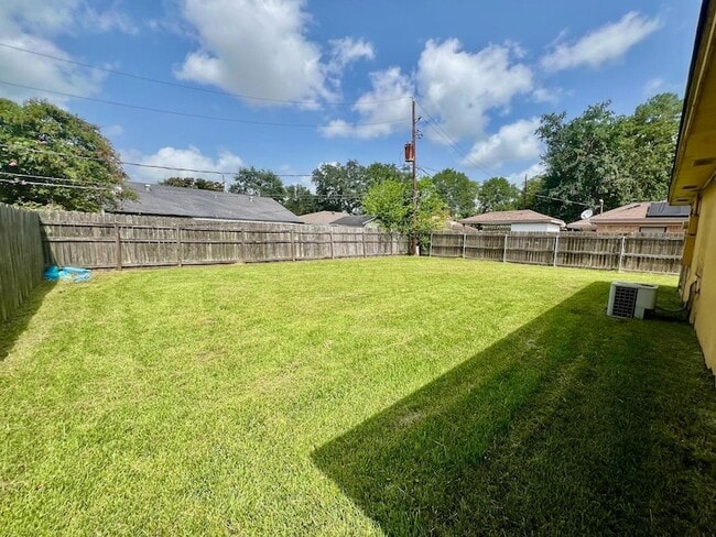 Building Photo - 1650 Shirley Cir