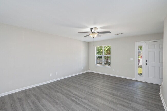 Building Photo - 242 Wainwright Dr