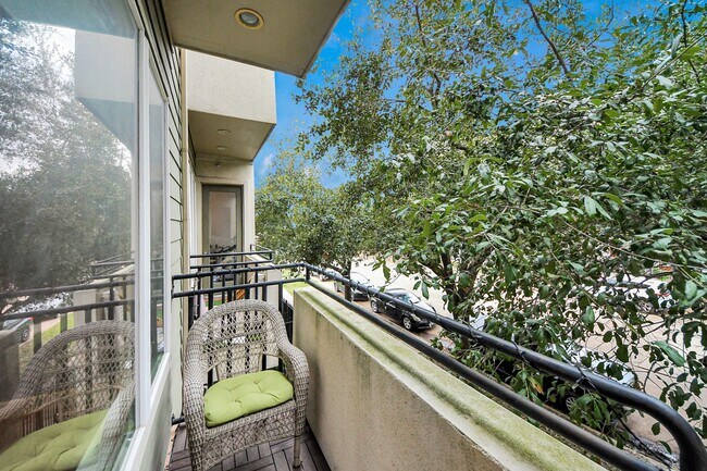 Building Photo - 1403 Delano St