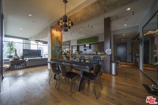 Building Photo - 1100 S Hope St