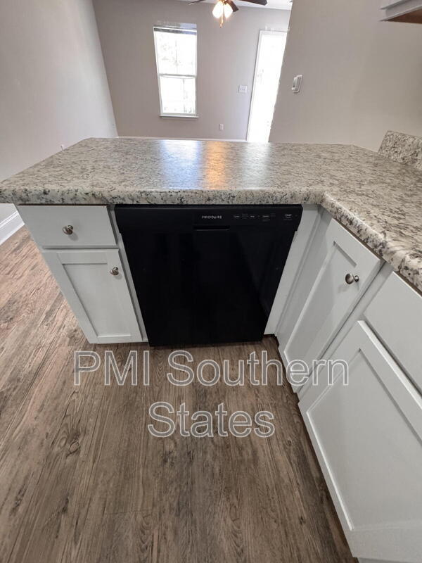 Building Photo - 200 Walnut Hill Dr