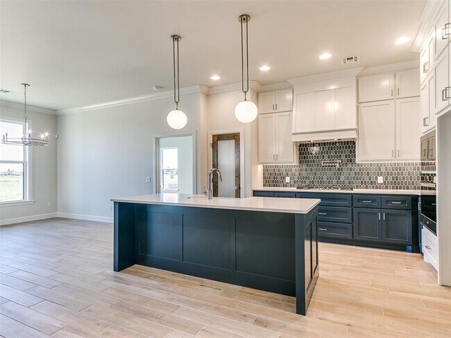 Building Photo - 13400 Sandoval Blvd