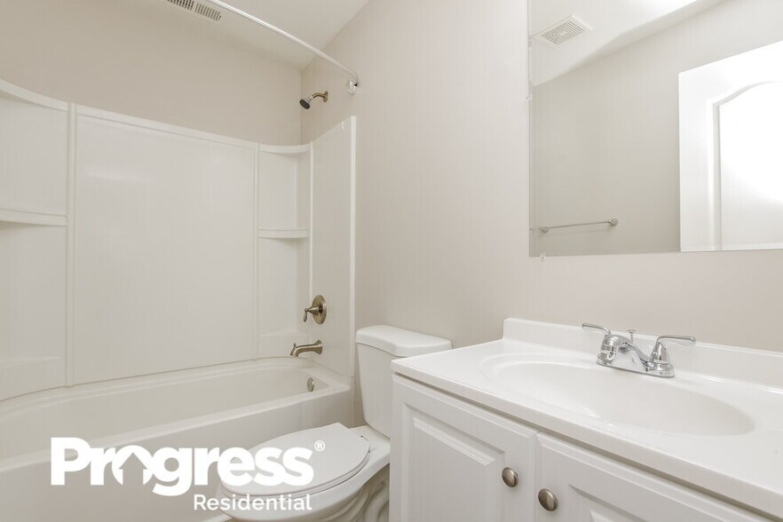 Building Photo - 740 Willow Creek Dr