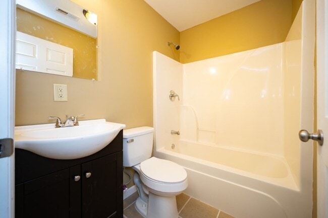 Building Photo - Move-In Ready Modern Makeover! Spacious 4-Bedroom Gem You’ll Love!