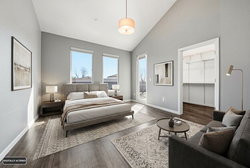 Building Photo - 817 Estancia Ter