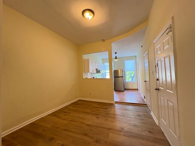 Building Photo - 614 Bramhall Ave