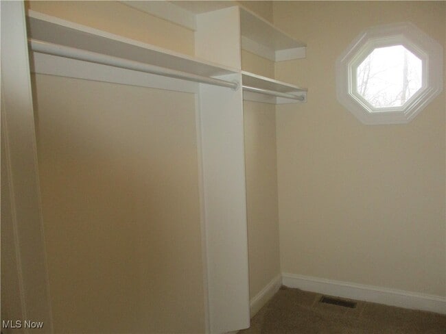 Building Photo - 7180 Chagrin Rd