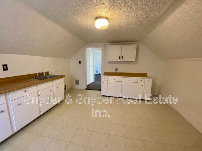 Building Photo - 678 Kling St