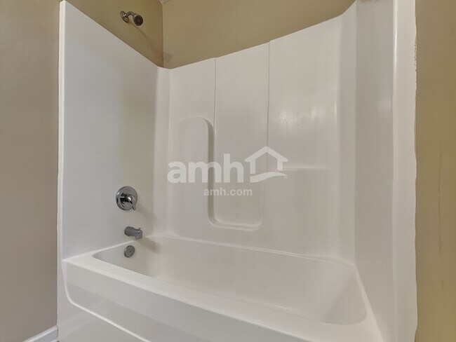 Building Photo - 10062 Mill Hill Ave