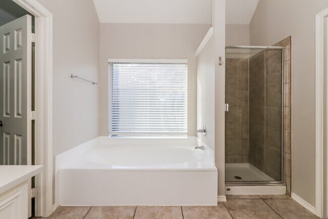 Building Photo - 9510 Wakefield Village Dr