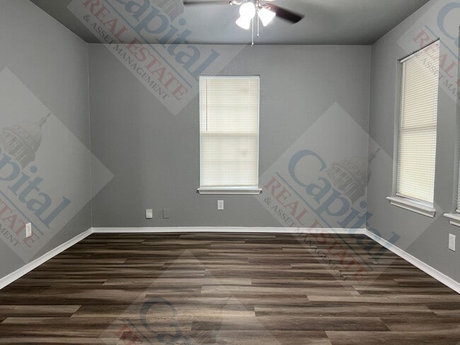 Building Photo - Relaxing Front Porch