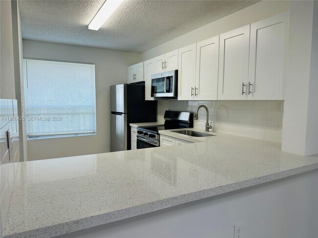 Building Photo - 8102 SW 21st Ct