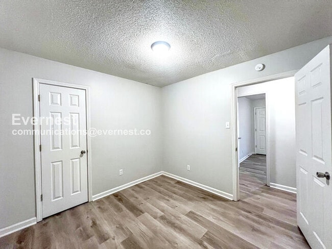 Building Photo - 375 Blair Dr W