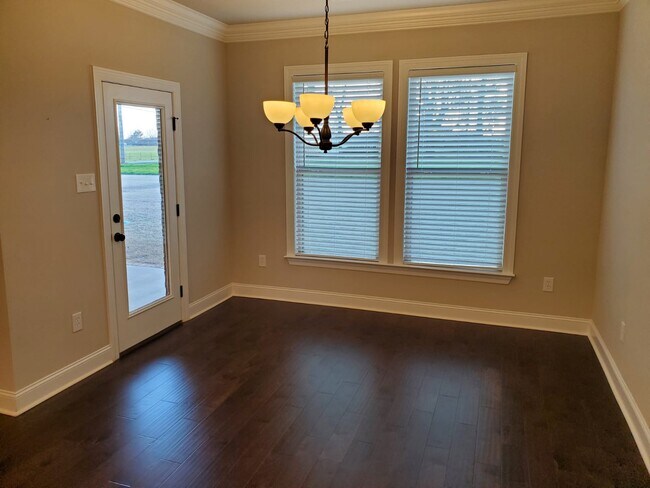 Building Photo - 102 Elledge Farm Dr