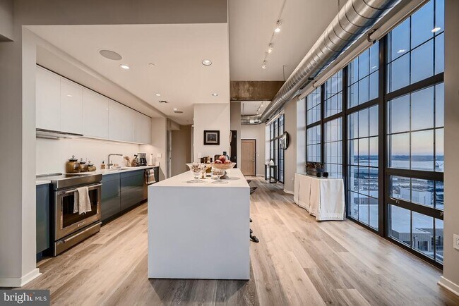 Building Photo - 1200 Steuart St