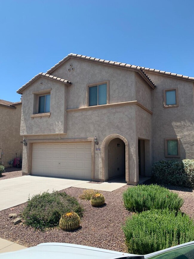 Building Photo - Ray & Signal Butte 4 Bedroom + loft/den