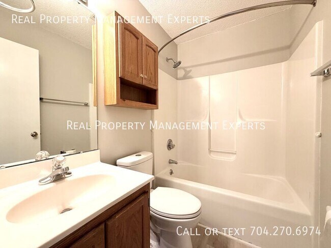 Building Photo - 174 Overcreek Rd
