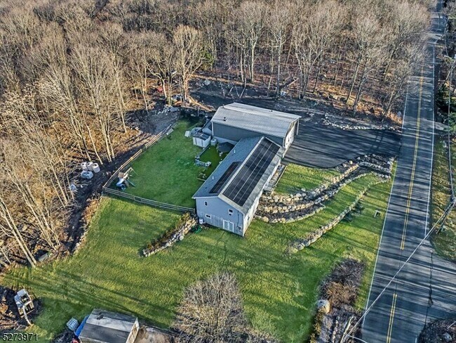 Building Photo - 153 Stag Hill Rd