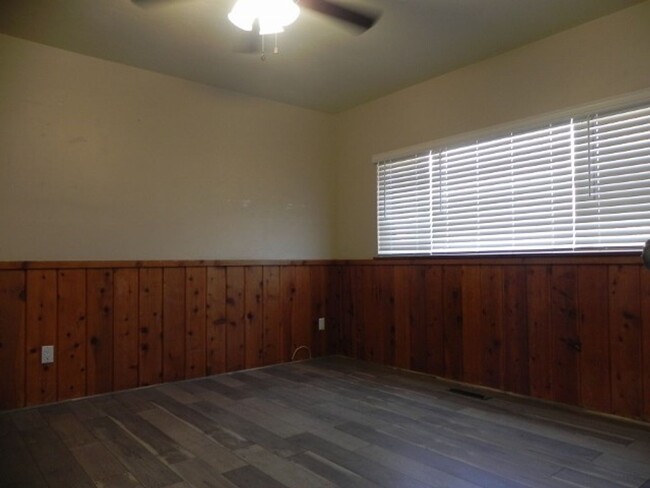 Building Photo - 3 Bed-2 Bath Split Level Home in La Mesa