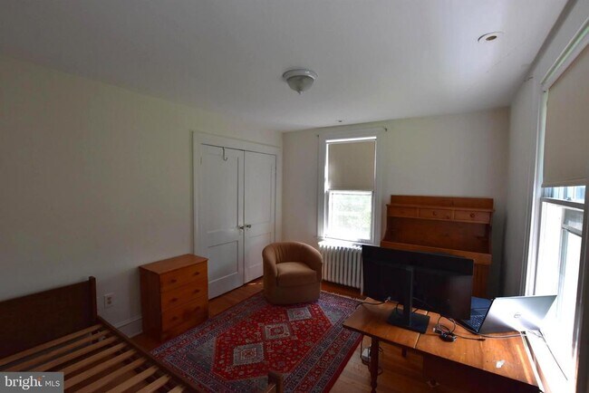 Building Photo - 1300 Noyes Dr