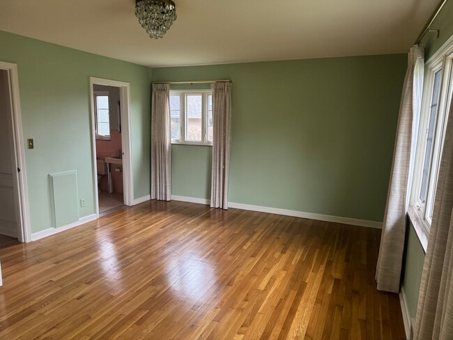 Building Photo - 3 Bedroom 2 Bath Ranch Home - Upper Arlington Schools