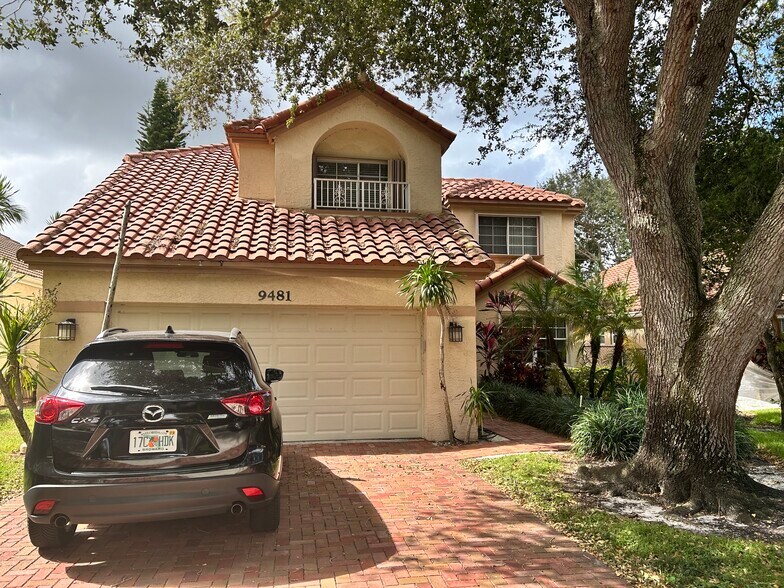 Building Photo - 9481 Oak Grove Cir