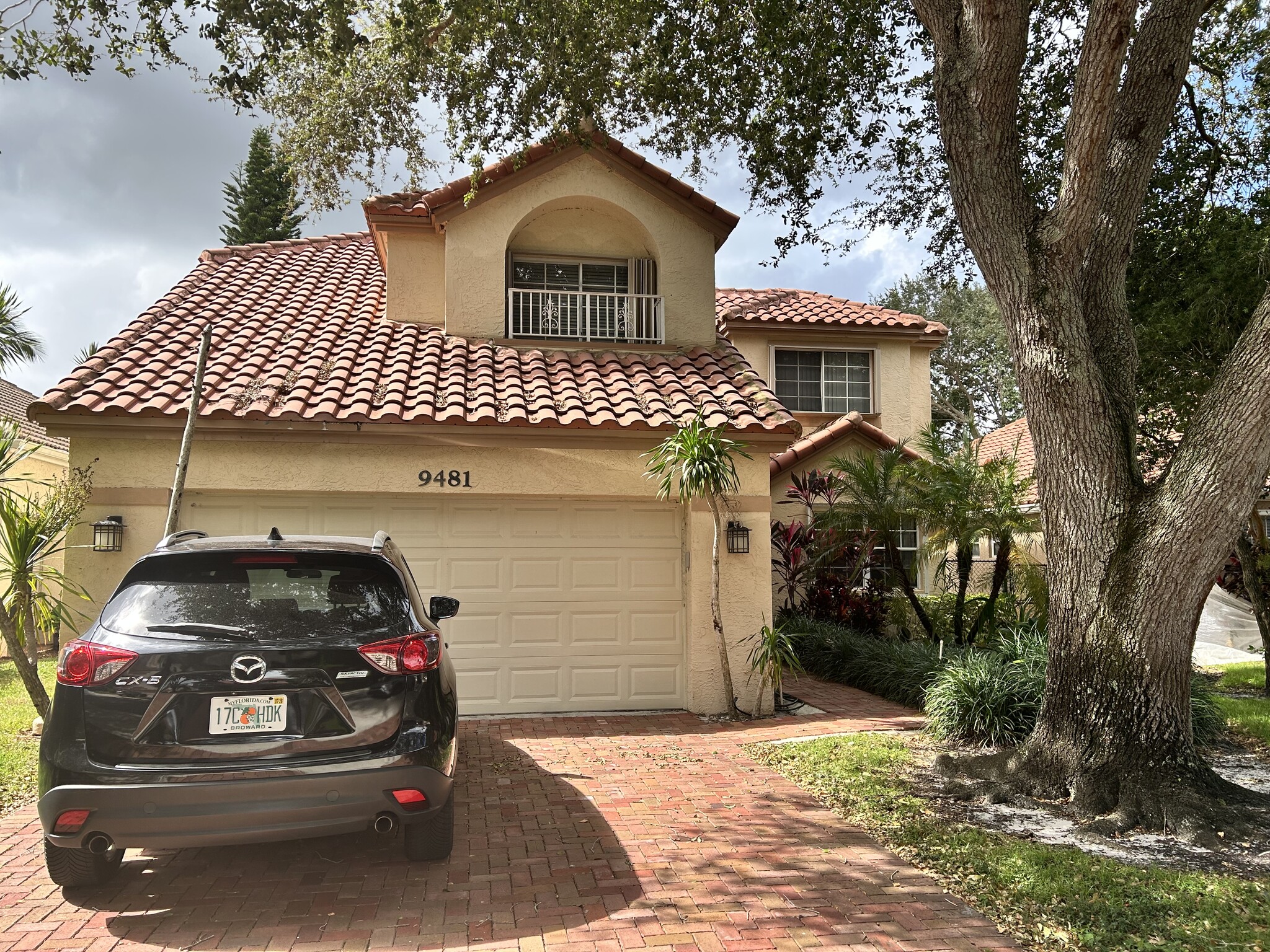 Building Photo - 9481 Oak Grove Cir