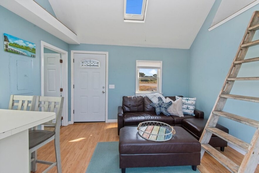 Building Photo - 12 Lower County Rd